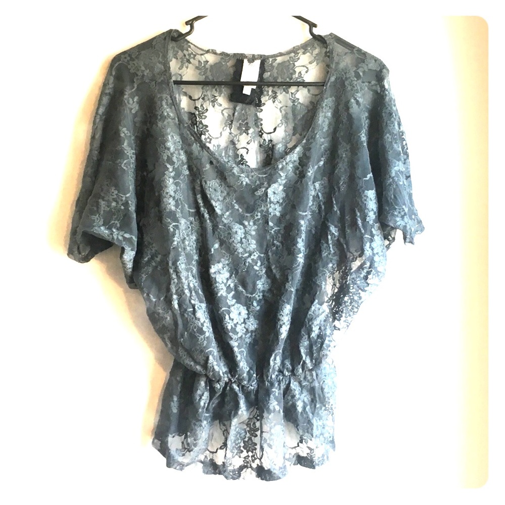 Jenna and Jessie Gray Lace Top Size Small